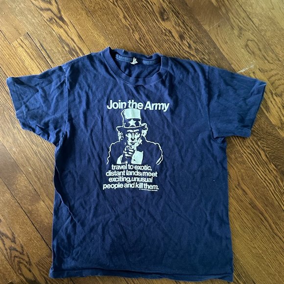 Vintage 1970s Anti War T Shirt “Join the Army Travel To Exotic Distant Lands” LG - Picture 1 of 9
